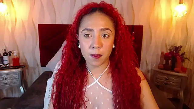 Snapshot of IsabelaLatina chatting on June 5, 1:56 am IsabelaLatina online show from June 5, 1:56 am