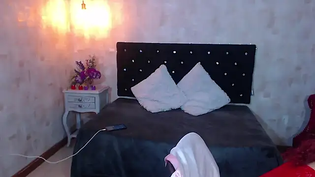 Snapshot of IsabelaLatina chatting on June 10, 7:07 am IsabelaLatina online show from June 10, 7:07 am