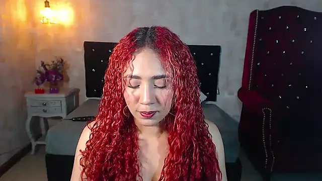 Snapshot of IsabelaLatina chatting on June 15, 2:25 am IsabelaLatina online show from June 15, 2:25 am