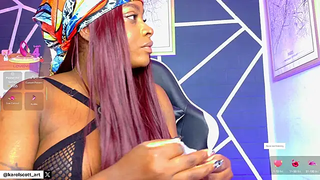 Snapshot of KAROL-SCOTT chatting on November 6, 8:32 pm KAROL-SCOTT online show from November 6, 8:32 pm