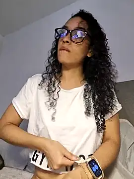 Snapshot of angela__98 chatting on May 14, 12:34 pm angela 98 online show from May 14, 12:34 pm