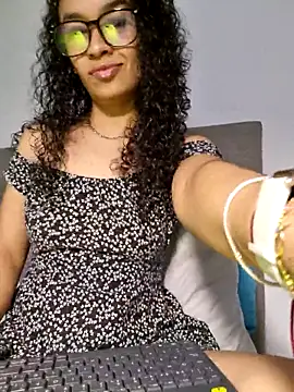 Snapshot of angela__98 chatting on May 22, 12:44 pm angela 98 online show from May 22, 12:44 pm