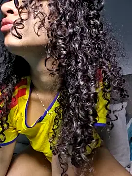 Snapshot of angela__98 chatting on June 18, 10:41 am angela 98 online show from June 18, 10:41 am