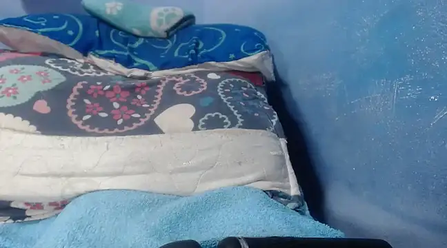 Snapshot of ebony_cristal1 chatting on December 21, 4:52 am ebony cristal1 online show from December 21, 4:52 am