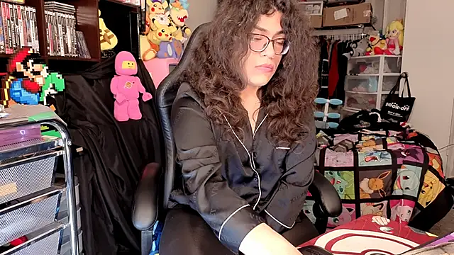 Snapshot of ShinyCherub chatting on June 19, 5:39 pm ShinyCherub online show from June 19, 5:39 pm