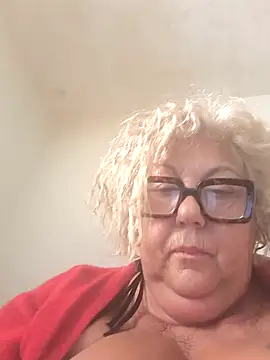 Snapshot of Merilulla chatting on May 3, 1:06 pm Merilulla online show from May 3, 1:06 pm