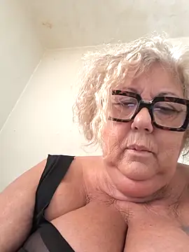 Snapshot of Merilulla chatting on May 7, 3:17 pm Merilulla online show from May 7, 3:17 pm