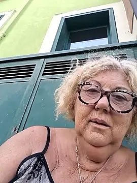 Snapshot of Merilulla chatting on June 7, 11:36 am Merilulla online show from June 7, 11:36 am