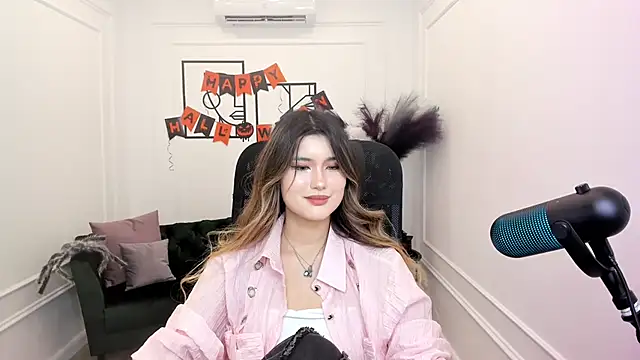 AnneTLi online show from October 19, 8:42 pm