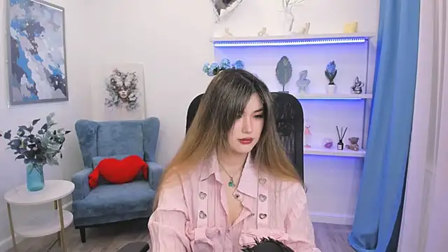 Snapshot of AnneTLi chatting on May 5, 3:14 am AnneTLi online show from May 5, 3:14 am