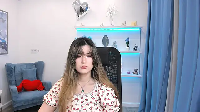 Snapshot of AnneTLi chatting on June 19, 3:33 am AnneTLi online show from June 19, 3:33 am