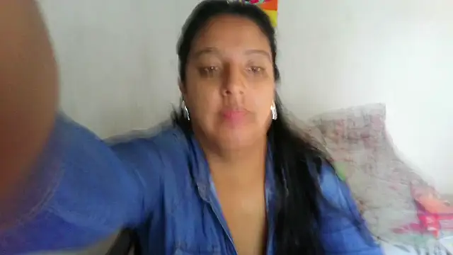 Snapshot of almaswan1 chatting on February 6, 2:15 pm almaswan1 online show from February 6, 2:15 pm