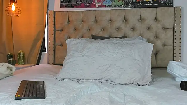 KeryHillson online show from February 12, 12:12 pm