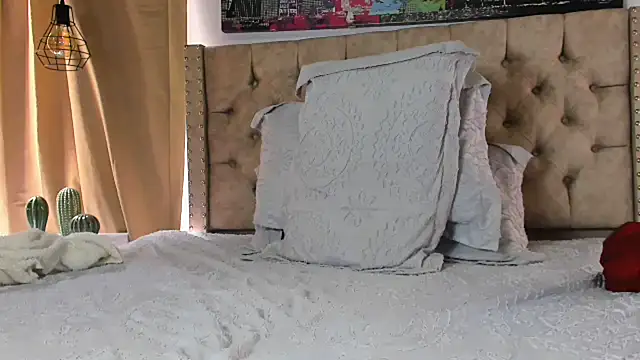 KeryHillson online show from February 28, 12:42 pm