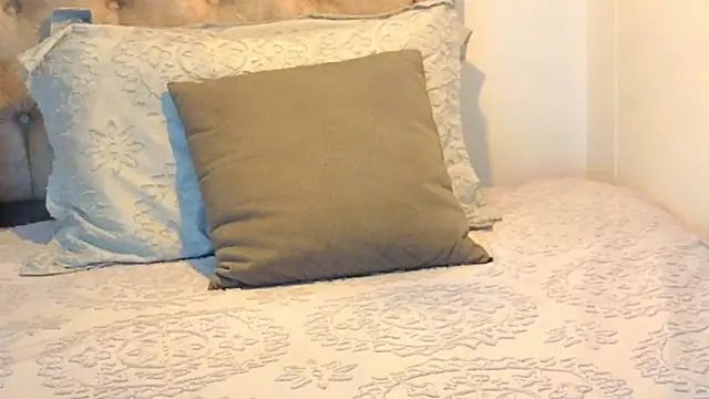 KeryHillson online show from November 24, 11:54 am