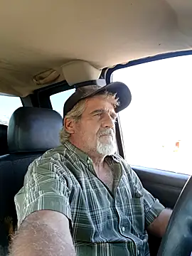 Snapshot of TTolbert chatting on December 6, 7:01 pm TTolbert online show from December 6, 7:01 pm