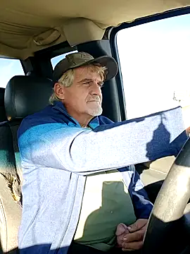 Snapshot of TTolbert chatting on December 14, 4:31 pm TTolbert online show from December 14, 4:31 pm