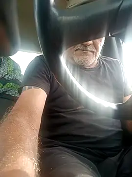 Snapshot of TTolbert chatting on November 3, 4:41 pm TTolbert online show from November 3, 4:41 pm