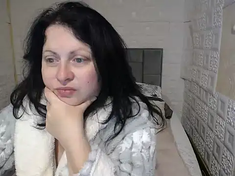 Snapshot of Lillian2 chatting on December 2, 7:36 am Lillian2 online show from December 2, 7:36 am