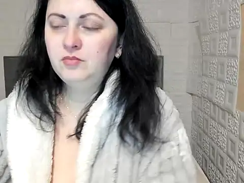 Snapshot of Lillian2 chatting on February 16, 7:04 am Lillian2 online show from February 16, 7:04 am