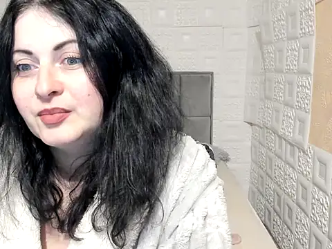 Snapshot of Lillian2 chatting on February 19, 2:44 am Lillian2 online show from February 19, 2:44 am