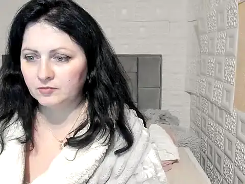 Snapshot of Lillian2 chatting on February 26, 5:42 am Lillian2 online show from February 26, 5:42 am