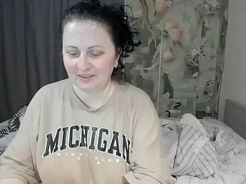 Snapshot of Lillian2 chatting on June 2, 4:09 pm Lillian2 online show from June 2, 4:09 pm