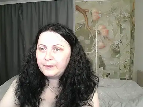 Snapshot of Lillian2 chatting on June 7, 7:17 pm Lillian2 online show from June 7, 7:17 pm
