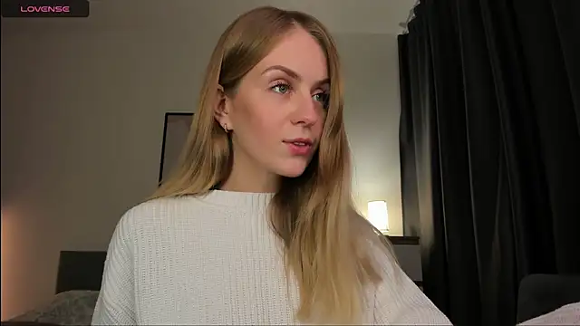 Snapshot of Alice_Dias chatting on November 10, 12:48 pm Alice Dias online show from November 10, 12:48 pm