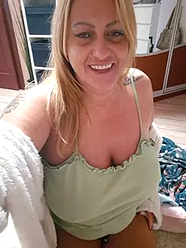 Isabellaa04 online show from November 23, 11:59 pm