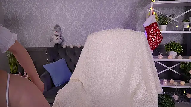 Snapshot of Daenerys_Daenn chatting on December 25, 9:24 am Daenerys Daenn online show from December 25, 9:24 am