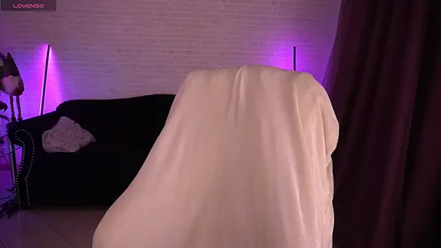 Snapshot of Daenerys_Daenn chatting on January 14, 7:48 am Daenerys Daenn online show from January 14, 7:48 am