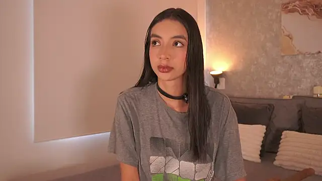 LillyThompson online show from June 20, 8:22 pm