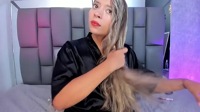 Snapshot of _MiaBrown_ chatting on February 24, 12:05 pm MiaBrown online show from February 24, 12:05 pm