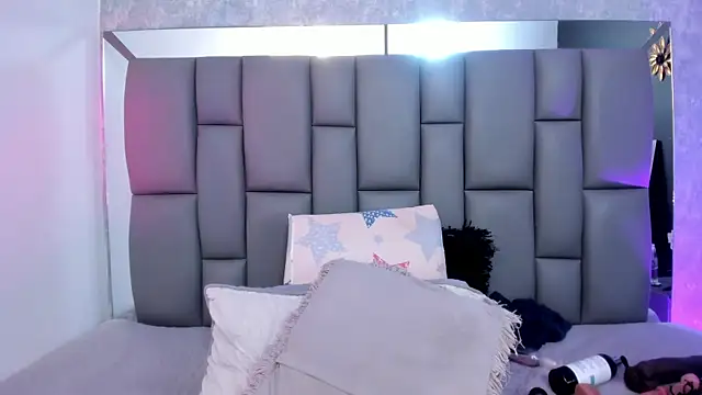 Snapshot of _MiaBrown_ chatting on February 24, 6:15 pm MiaBrown online show from February 24, 6:15 pm