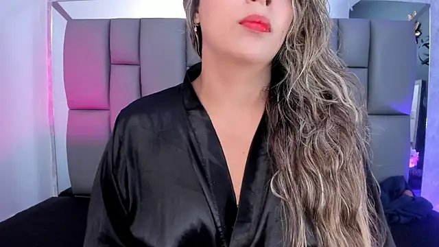 Snapshot of _MiaBrown_ chatting on March 21, 12:06 pm MiaBrown online show from March 21, 12:06 pm
