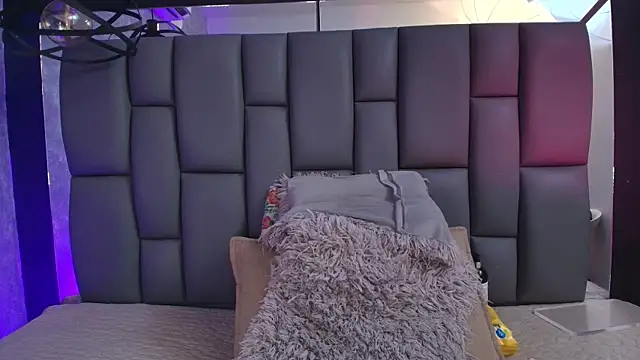 Snapshot of _MiaBrown_ chatting on September 18, 12:07 pm MiaBrown online show from September 18, 12:07 pm