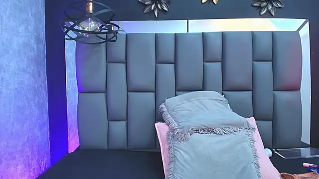 Snapshot of _MiaBrown_ chatting on September 20, 12:06 pm MiaBrown online show from September 20, 12:06 pm