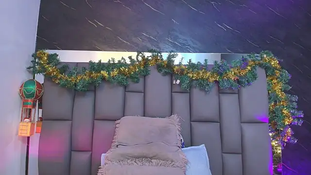  MiaBrown  online show from December 2, 12:10 pm