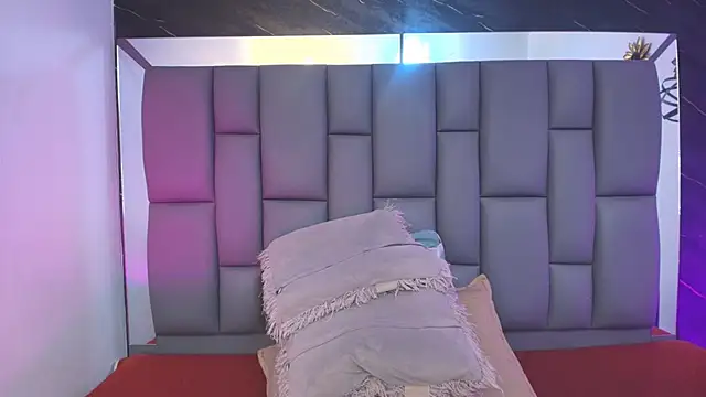  MiaBrown  online show from February 11, 12:10 pm