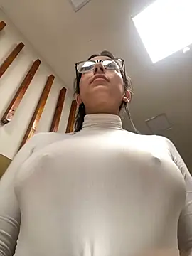 Snapshot of Nicollemays chatting on February 15, 3:17 pm Nicollemays online show from February 15, 3:17 pm