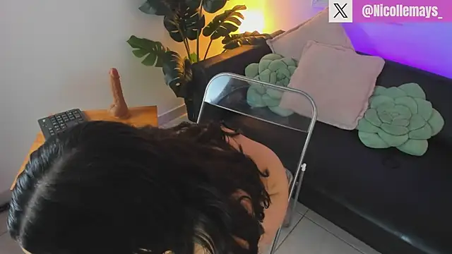 Snapshot of Nicollemays chatting on February 22, 6:19 pm Nicollemays online show from February 22, 6:19 pm