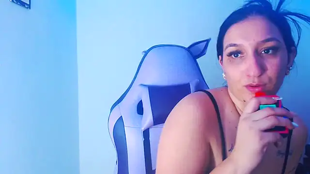 Snapshot of liz_dirty chatting on January 5, 10:13 pm liz dirty online show from January 5, 10:13 pm