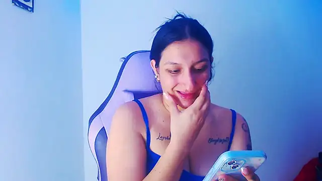 Snapshot of liz_dirty chatting on January 8, 10:56 pm liz dirty online show from January 8, 10:56 pm