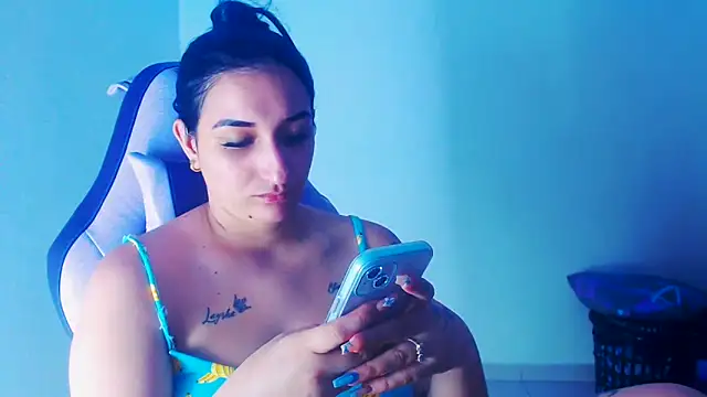 Snapshot of liz_dirty chatting on March 6, 11:01 pm liz dirty online show from March 6, 11:01 pm