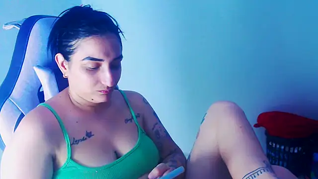 Snapshot of liz_dirty chatting on March 18, 10:35 pm liz dirty online show from March 18, 10:35 pm