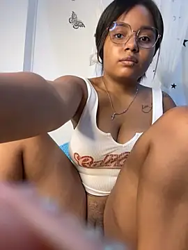 Snapshot of Aleja_DANS chatting on November 7, 1:44 pm Aleja DANS online show from November 7, 1:44 pm