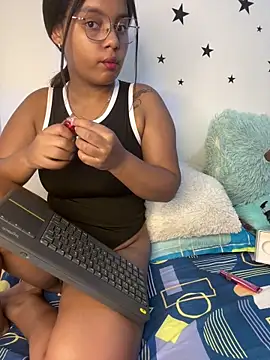 Snapshot of Aleja_DANS chatting on February 19, 7:37 am Aleja DANS online show from February 19, 7:37 am