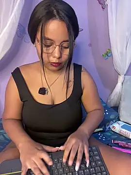 Snapshot of Aleja_DANS chatting on May 10, 12:49 am Aleja DANS online show from May 10, 12:49 am