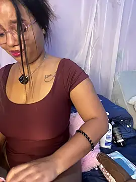 Snapshot of Aleja_DANS chatting on May 22, 1:28 pm Aleja DANS online show from May 22, 1:28 pm
